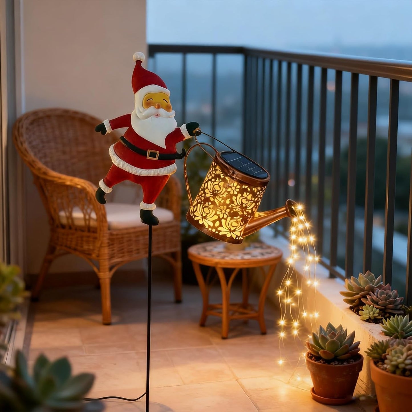 SolarSanta - Solar-Weihnachtsmann mit Lichterkette — Herzerwärmende LED-Lichterkaskade