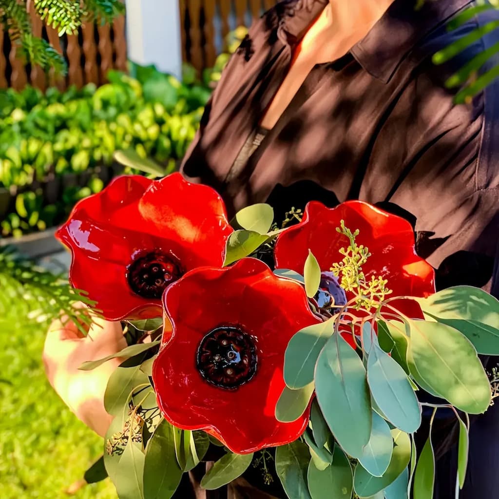 Flower Bath - Blumenförmige Metallskulptur für den Garten, die Vögel und Insekten anzieht
