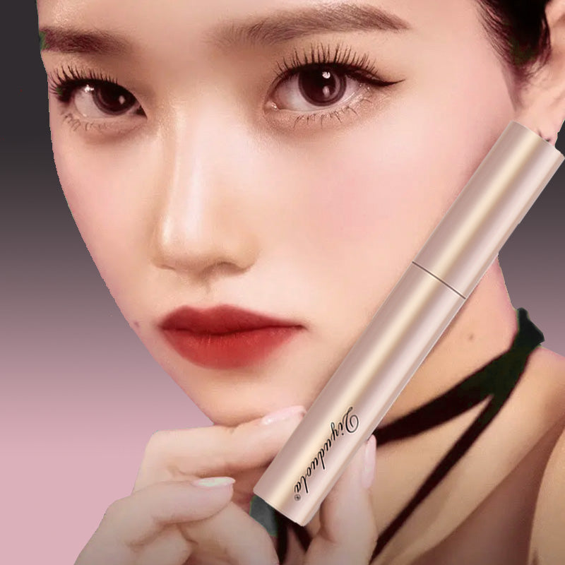 Neue verlängernde und schwunggebende Mascara