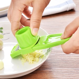 GarliPress – Knoblauch zerkleinern ohne Stress oder klebrige Finger