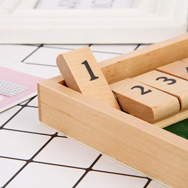 Gluschwein - Shut The Box Game - Lustiges Tisch-Mathe-Spiel für Erwachsene und Kinder