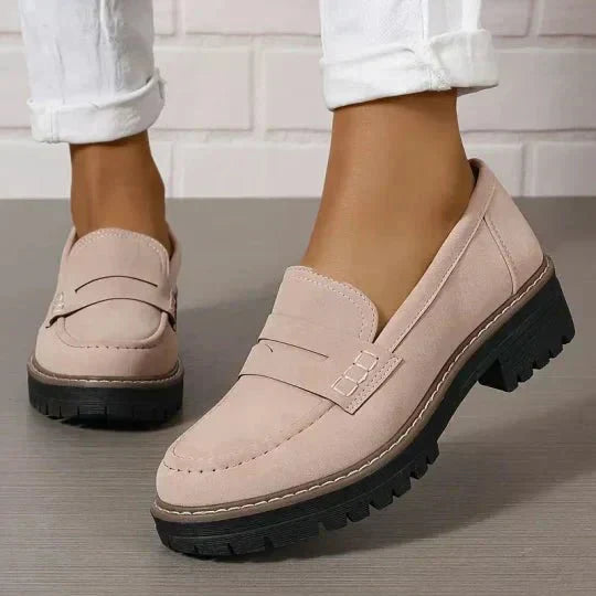 Cassandra – Chaussures élégantes à enfiler en daim