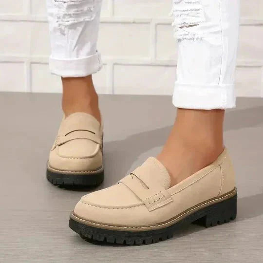 Cassandra – Chaussures élégantes à enfiler en daim