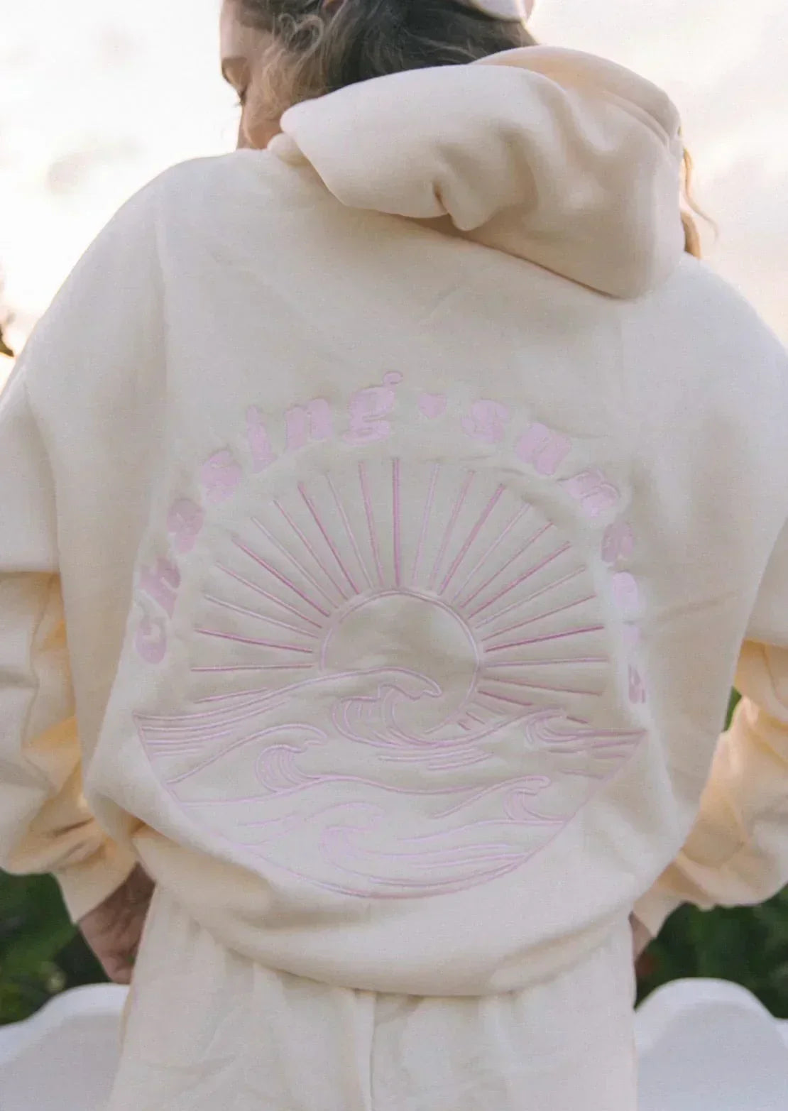 Junio ​​- Brilla con esta sudadera