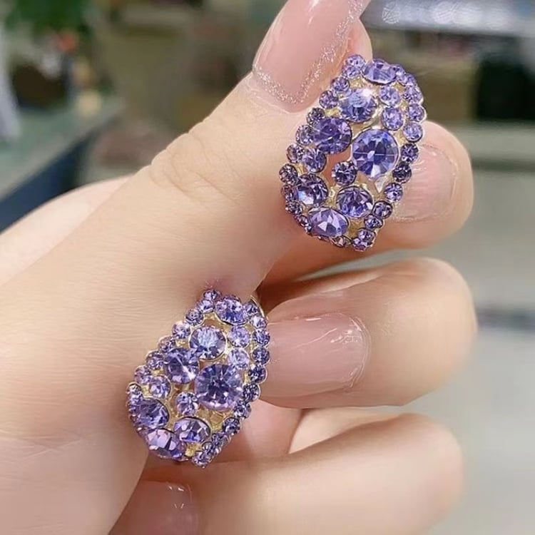 Glänzende Diamantohrringe