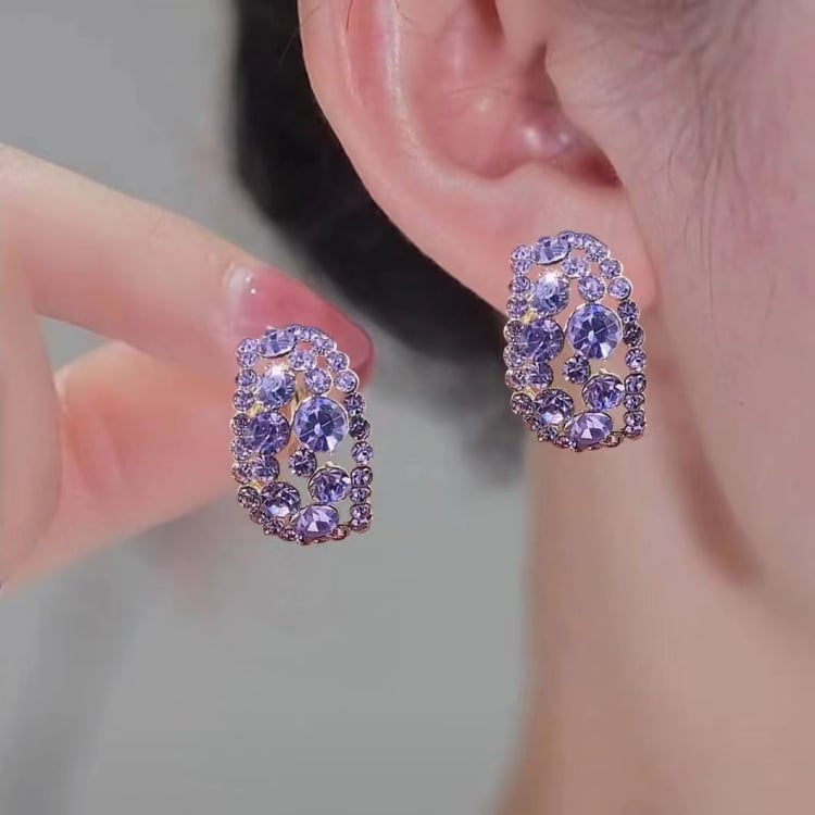 Glänzende Diamantohrringe