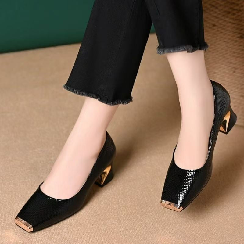 Gluschwein - 👠 Damen-Pumps mit Schlangenmuster und Blockabsatz – Quadratische Zehenpartie, Metallakzente & ganztägiger Tragekomfort ✨