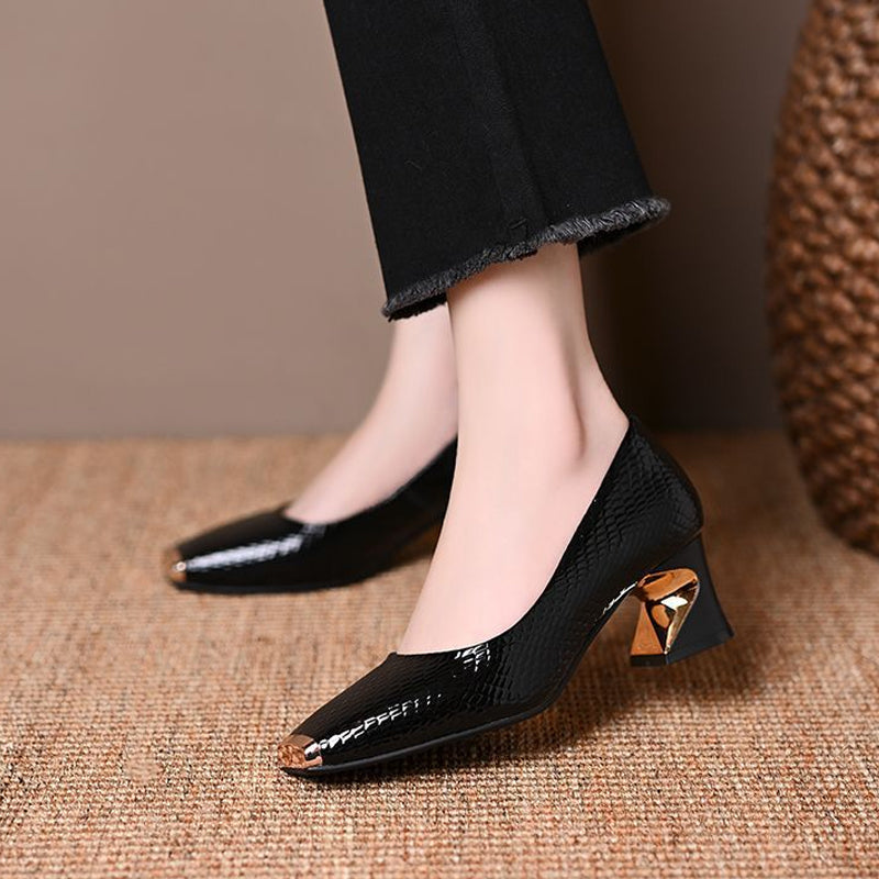 Gluschwein - 👠 Damen-Pumps mit Schlangenmuster und Blockabsatz – Quadratische Zehenpartie, Metallakzente & ganztägiger Tragekomfort ✨