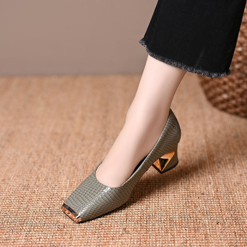 Gluschwein - 👠 Damen-Pumps mit Schlangenmuster und Blockabsatz – Quadratische Zehenpartie, Metallakzente & ganztägiger Tragekomfort ✨