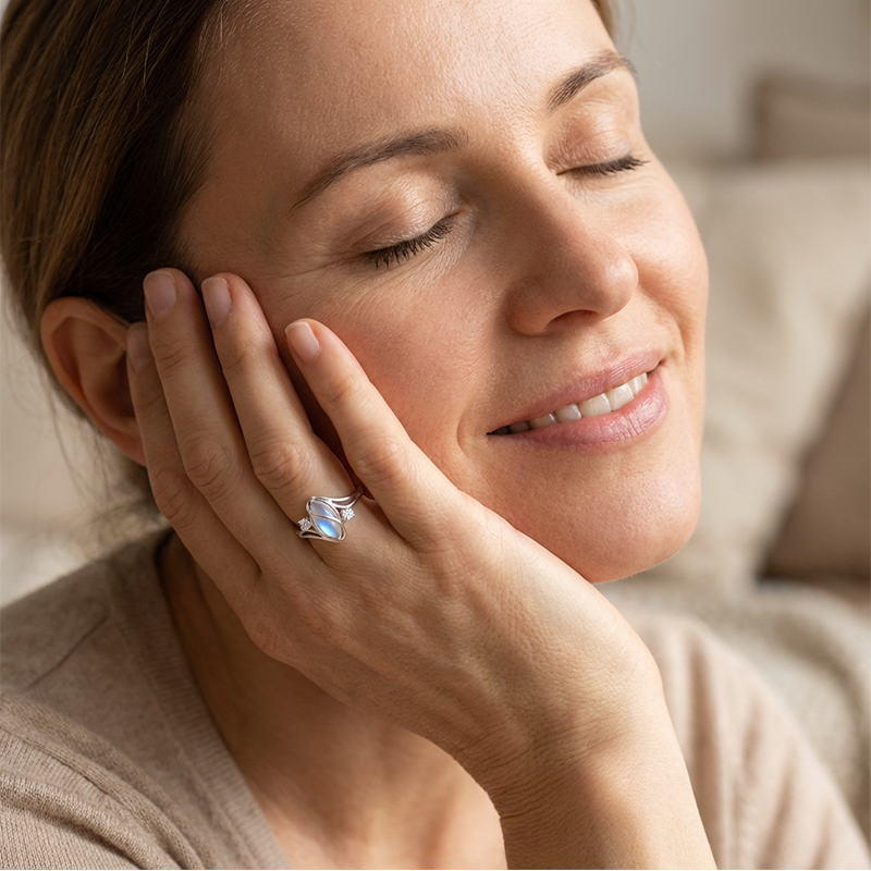 💍 💎 Geometrischer Damenring mit ovalem grünem Mondstein & Zirkonia – Modern, Stilvoll & Täglicher Tragekomfort ✨