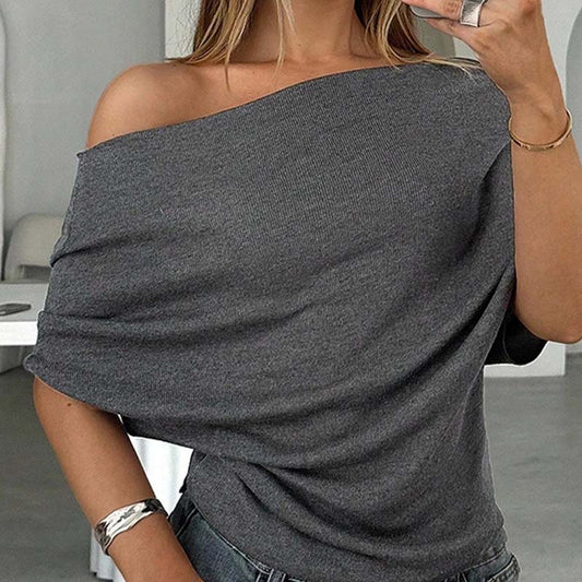 Gluschwein - 👚 🌿 Weiches geripptes Strick-Off-Shoulder-Top mit asymmetrischem Design und Fledermausärmeln. 💖
