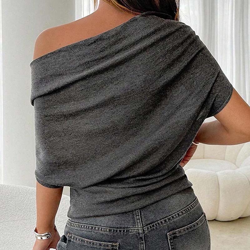 Gluschwein - 👚 🌿 Weiches geripptes Strick-Off-Shoulder-Top mit asymmetrischem Design und Fledermausärmeln. 💖