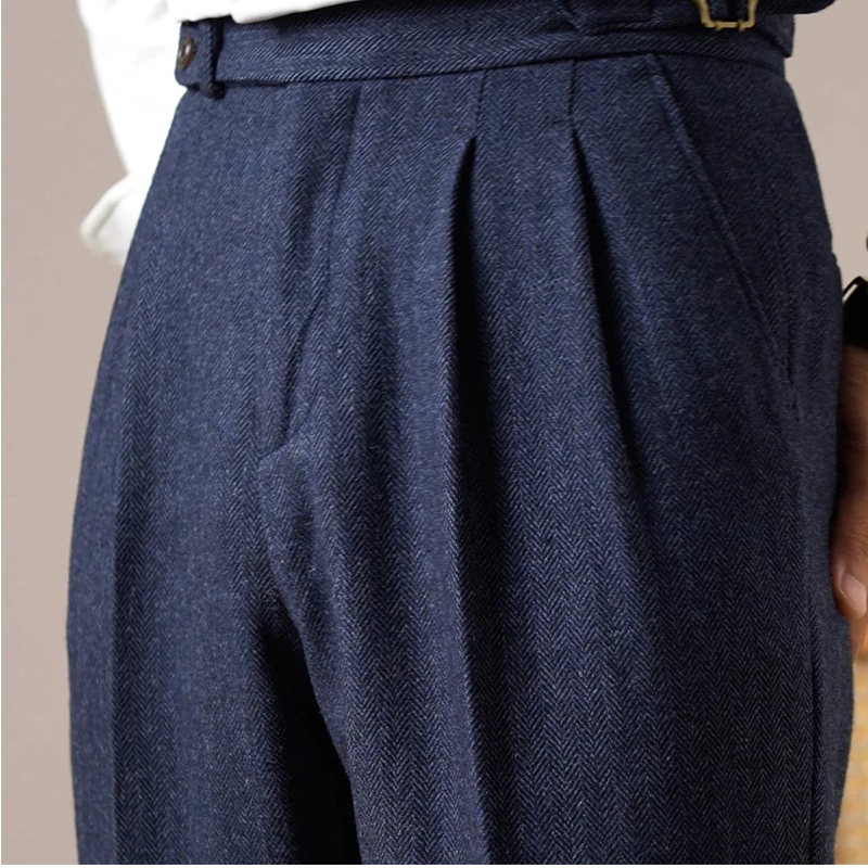 Gluschwein - Herrenhose mit Bundfalten, schmaler Passform und geradem Bein