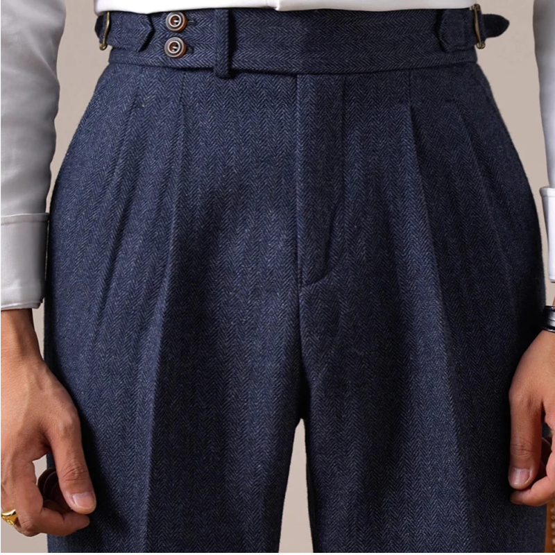 Gluschwein - Herrenhose mit Bundfalten, schmaler Passform und geradem Bein
