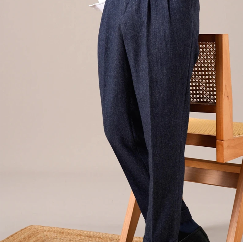 Gluschwein - Herrenhose mit Bundfalten, schmaler Passform und geradem Bein
