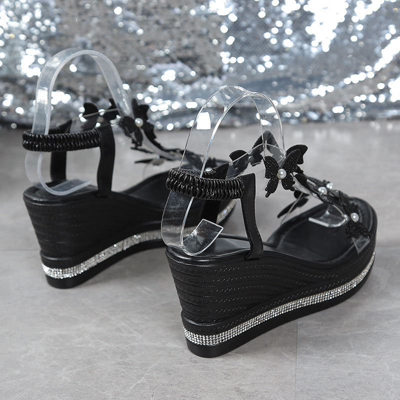 🔥49% Rabatt!🦋 Keilabsatz-Sandalen mit Glitzer-Schmetterlingen | Elegante Plateausommerschuhe mit Perlen | Bequeme Passform