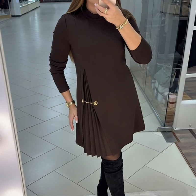 Gluschwein - Elegant Long Sleeve Pleated Panel Dress