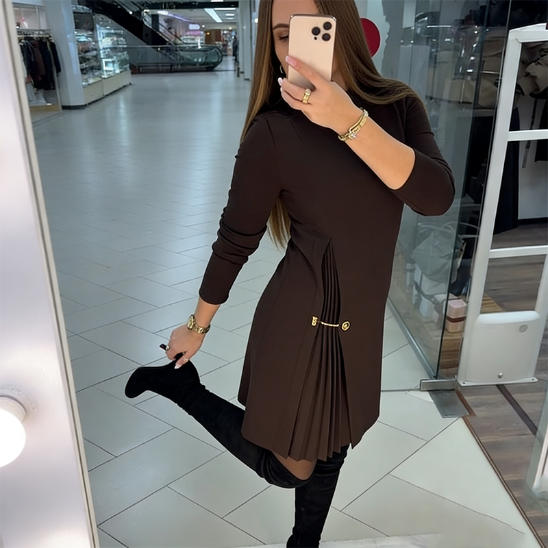 Gluschwein - Elegant Long Sleeve Pleated Panel Dress