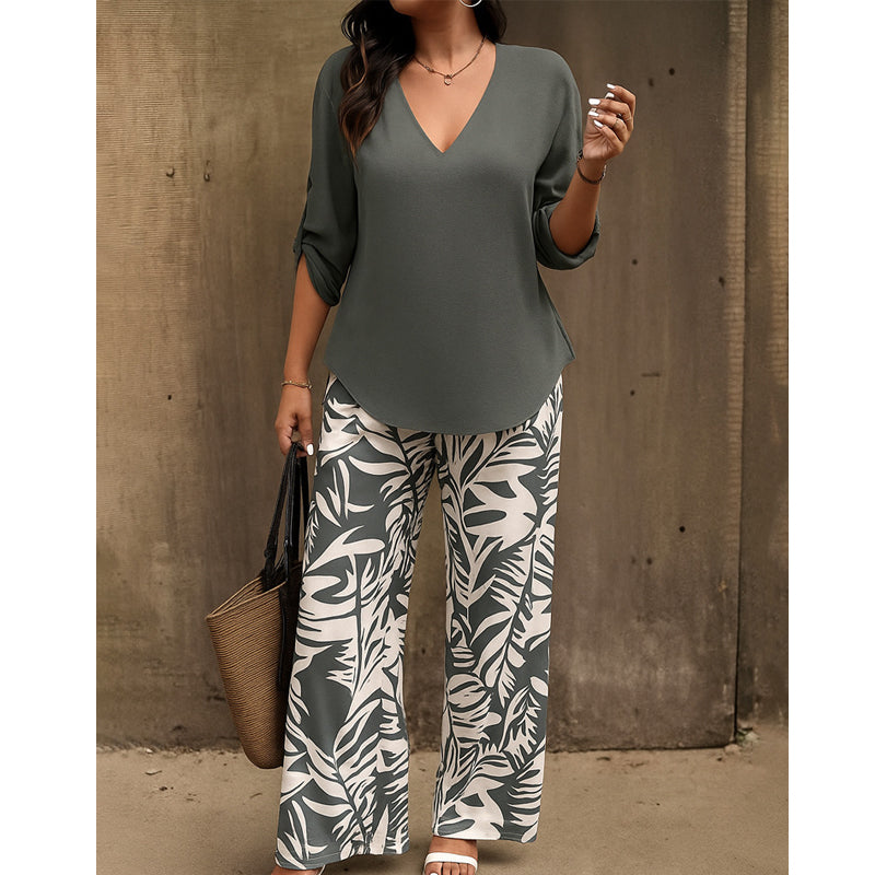 Gluschwein - Set aus Damenbluse mit V-Ausschnitt und bedruckter Hose mit weitem Bein