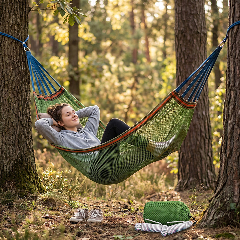 Verbesserte Camping-Hängematte mit Seilen