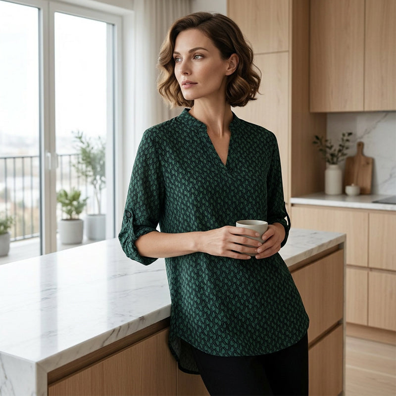 Gluschwein - 👚 50% RABATT! 🌞 NEU: Sommerkollektion – Damen Bluse mit geometrischem Print & V-Ausschnitt – lockere Passform, leicht & vielseitig – perfekt für warme Tage und kreative Looks ✨