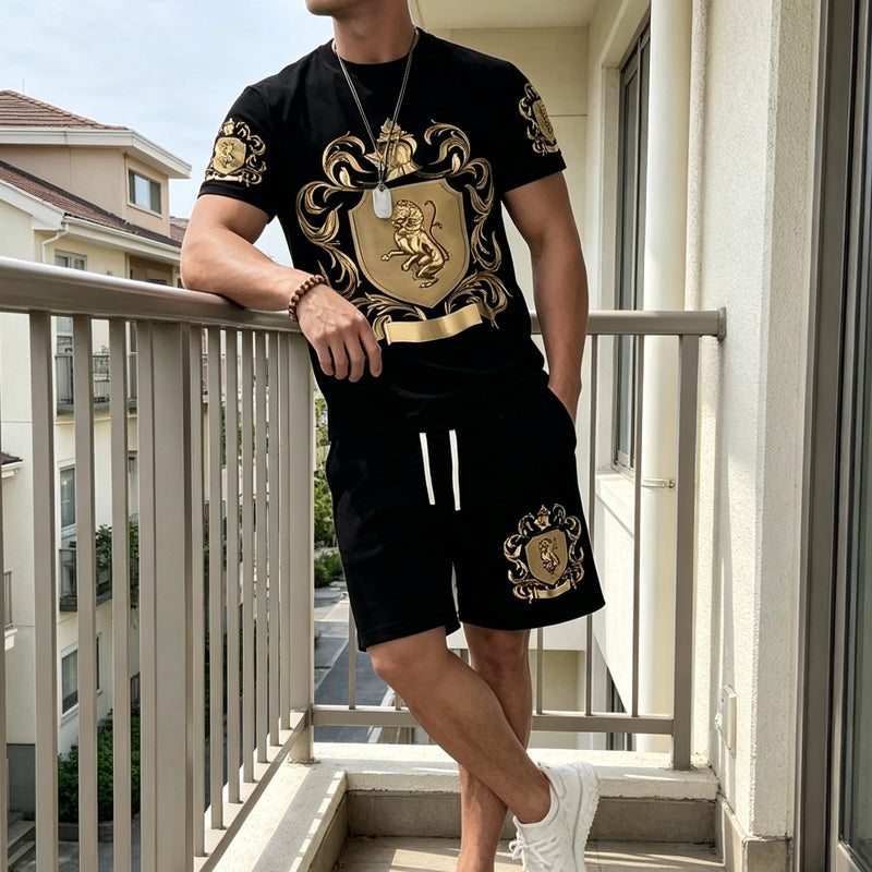 👕 JETZT 50 % RABATT! 👑 Herren-T-Shirt- und Shorts-Set mit Goldwappen-Print – Stylisch, atmungsaktiv und perfekt für lässige Sommertage oder sportliche Looks 🩳