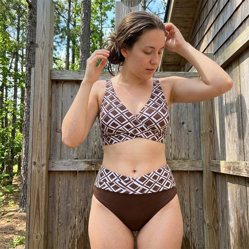 🔥Letzter Tag! 50% Rabatt Damen High Waist Bikini-Set🩱Geometrisches Muster, Wickel-Oberteil mit Bauchweg-Effekt für Strand & Pool