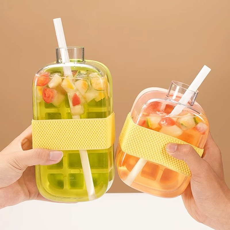 2-in-1 Eiswürfelbereiter-Wasserflasche