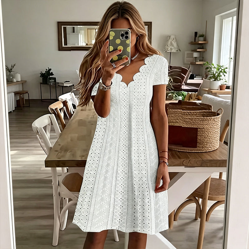 👗Top-Empfehlung - V-Ausschnitt Lochstickerei-Kleid mit Muschelsaum – Leicht & Romantisch für Gartenpartys oder Brunch 🌿