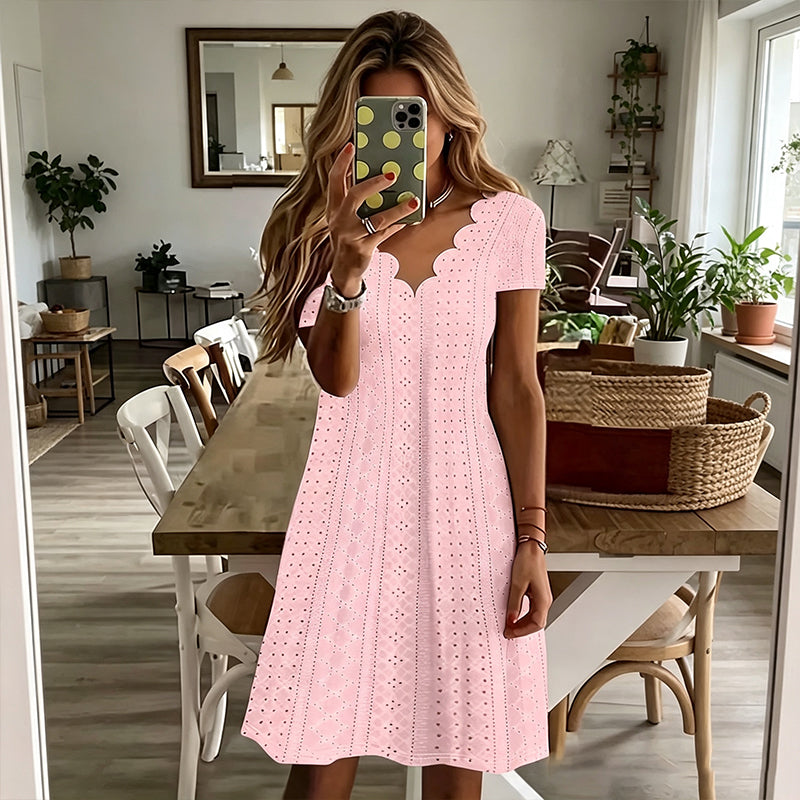 👗Top-Empfehlung - V-Ausschnitt Lochstickerei-Kleid mit Muschelsaum – Leicht & Romantisch für Gartenpartys oder Brunch 🌿