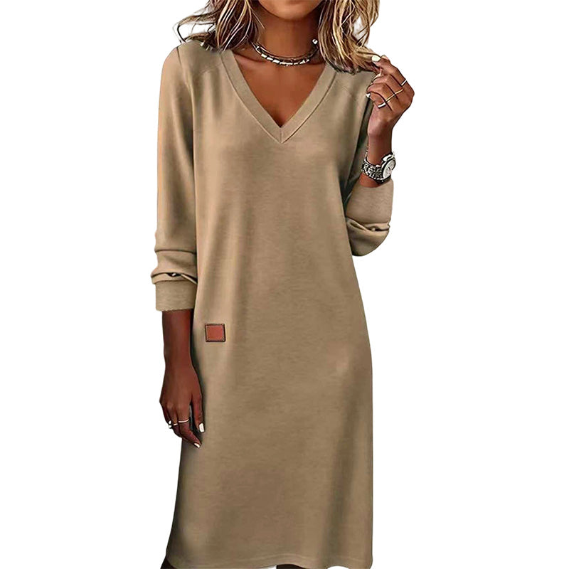 Schmeichelndes Midikleid mit V-Ausschnitt