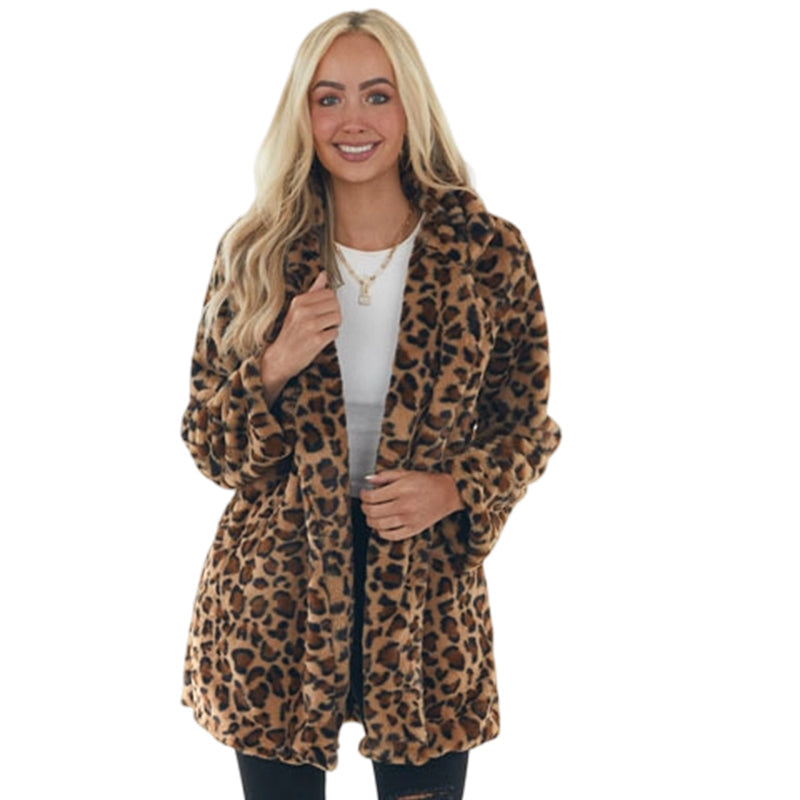 Stilvoller Damen-Kunstfellmantel mit Leopardenmuster